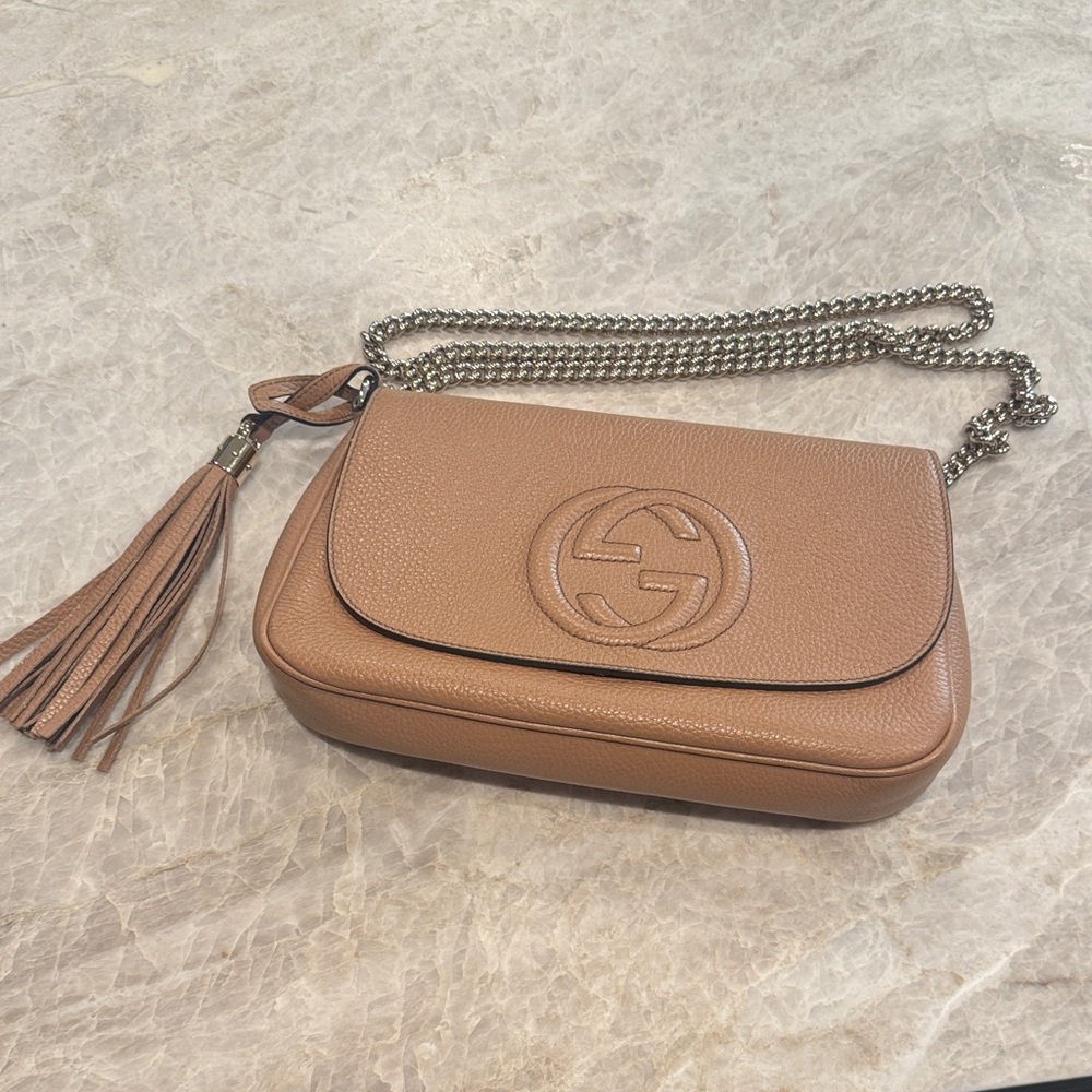 Gucci Brown Leather Crossbody SoHo Bag with Chain Strap